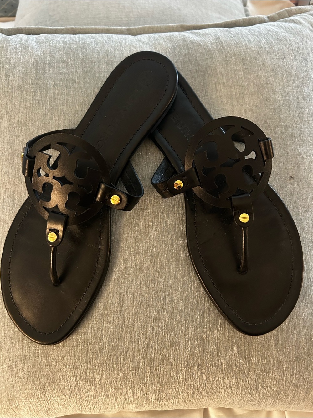 Tory Burch Black Leather Logo Cutout Thong Sandals with Gold Accents. - Picture 7 of 8